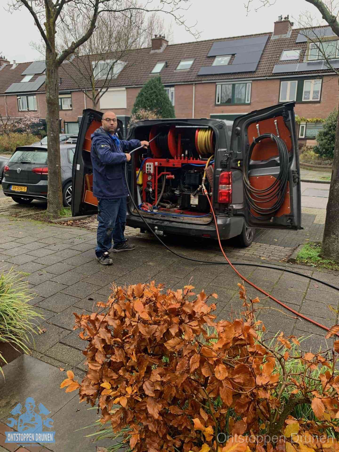 Rioolservice in de wijk in Drunen